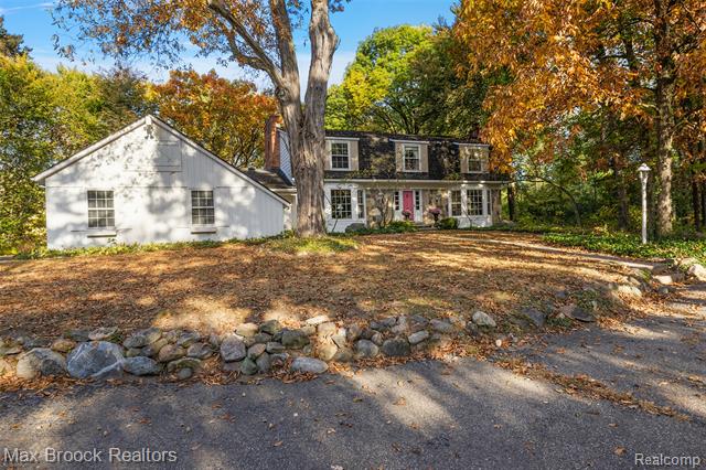 front view picture of 521 Kingsley Trl, Bloomfield Hills, MI. 48304