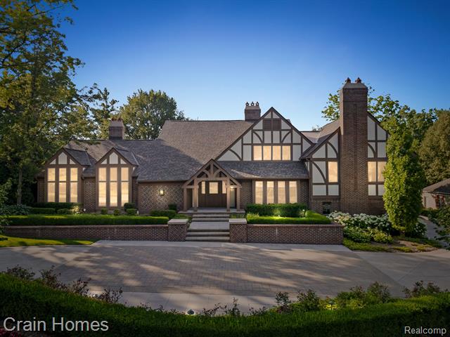 front view picture of 260 Woodwind Dr, Bloomfield Hills, MI. 48304
