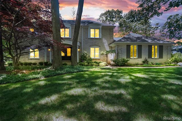 front view picture of 5693 Hunters Gate, Troy, MI. 48098
