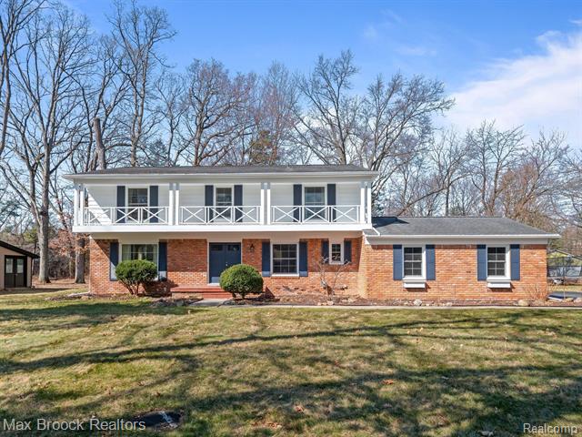 front view picture of 2732 Eastways Rd, Bloomfield Hills, MI. 48304