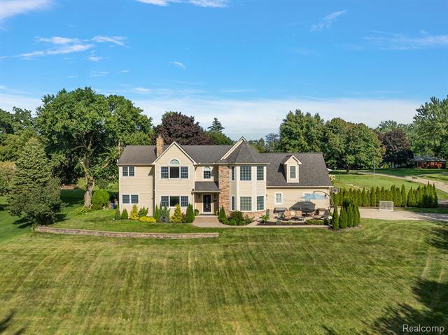 front view picture of 1370 Fieldway Dr, Bloomfield Hills, MI. 48302