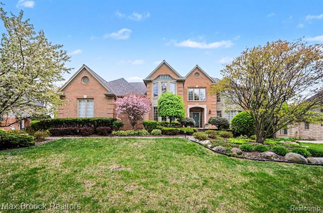front view picture of 5824 Clearview Dr, Troy, MI. 48098