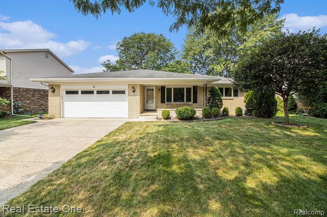 front view picture of 5587 Aster Dr, Troy, MI. 48085