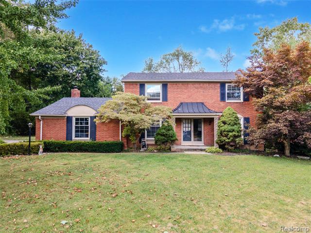 front view picture of 687 Foxhall Rd, Bloomfield Hills, MI. 48304