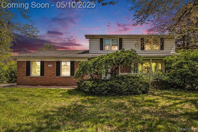 front view picture of 2625 Plum Brook Dr, Bloomfield Hills, MI. 48304