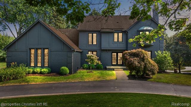 front view picture of 706 Great Oaks Dr, Bloomfield Hills, MI. 48304