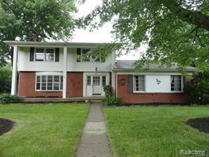 front view picture of 2710 Pendleton Dr, Bloomfield Hills, MI. 48304