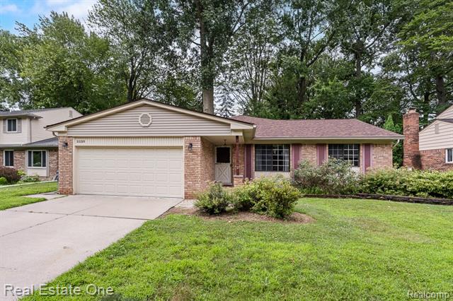 front view picture of 2220 Michele Dr, Troy, MI. 48085