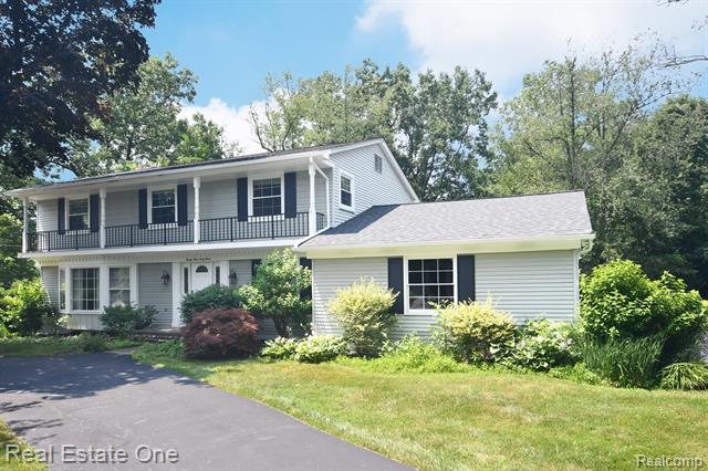 front view picture of 2343 Eastways Rd, Bloomfield Hills, MI. 48304