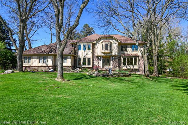 front view picture of 790 Hidden Pine Rd, Bloomfield Hills, MI. 48304