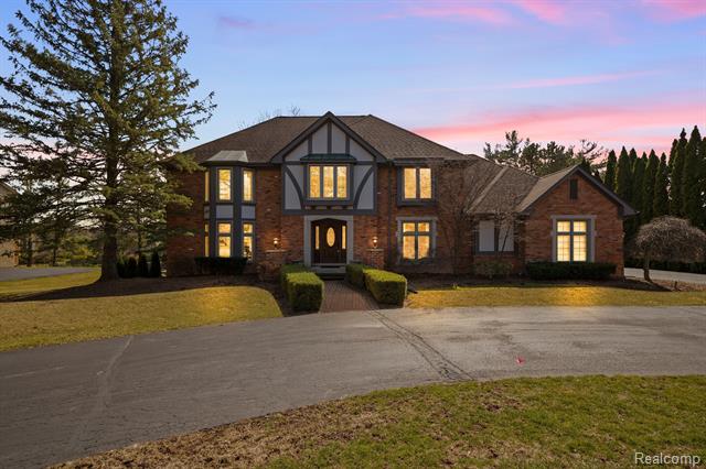 front view picture of 415 W Hickory Grove Rd, Bloomfield Hills, MI. 48302