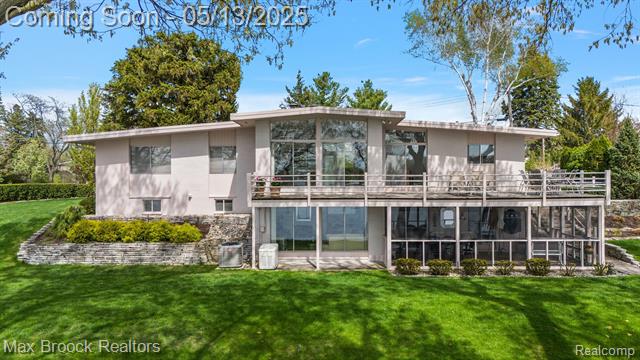 front view picture of 1879 Long Pointe Dr, Bloomfield Hills, MI. 48302