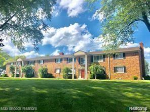 front view picture of 42266 Woodward Ave, Bloomfield Hills, MI. 48304