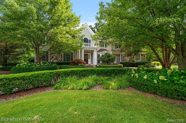 front view picture of 937 Mitchell Ct, Bloomfield Hills, MI. 48304