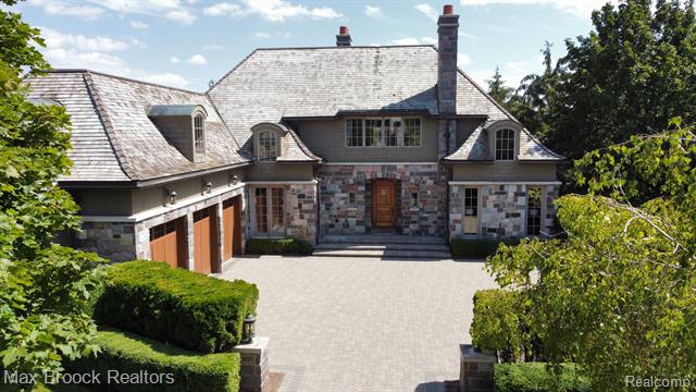 front view picture of 2937 Turtle Pond Ct, Bloomfield Hills, MI. 48302