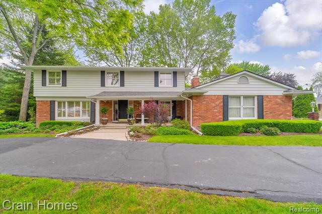 front view picture of 2861 Whittier Dr, Bloomfield Hills, MI. 48304