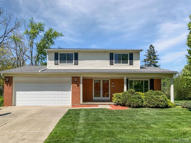 front view picture of 2749 English Dr, Troy, MI. 48085