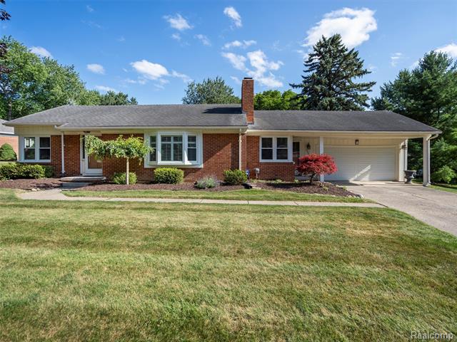 front view picture of 2645 Ayrshire Dr, Bloomfield Hills, MI. 48302