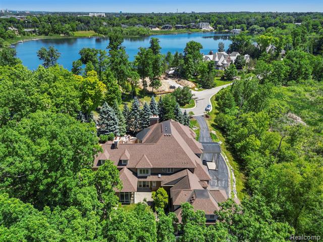 front view picture of 2759 Turtle Ridge Dr, Bloomfield Hills, MI. 48302