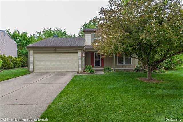 front view picture of 1802 Farmbrook Dr, Troy, MI. 48098