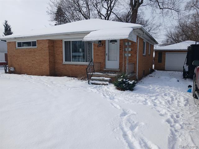 front view picture of 2314 Middlebelt Rd, West Bloomfield, MI. 48324