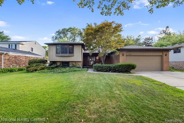front view picture of 5785 Patterson Dr, Troy, MI. 48085