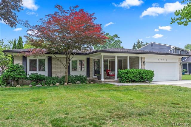 front view picture of 2097 Highbury Dr, Troy, MI. 48085
