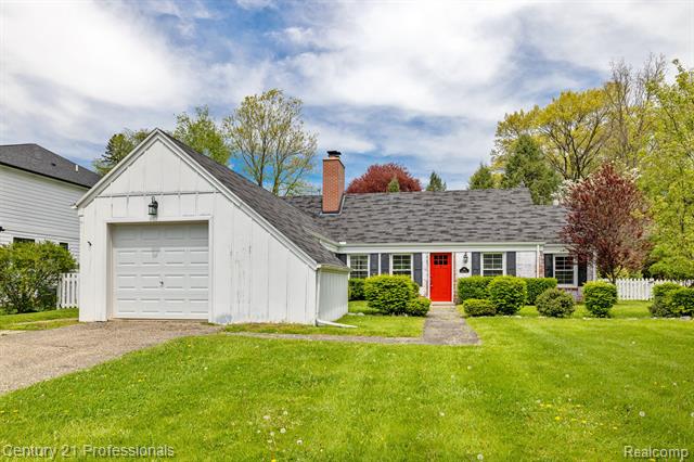 front view picture of 186 Eileen Dr, Bloomfield Hills, MI. 48302