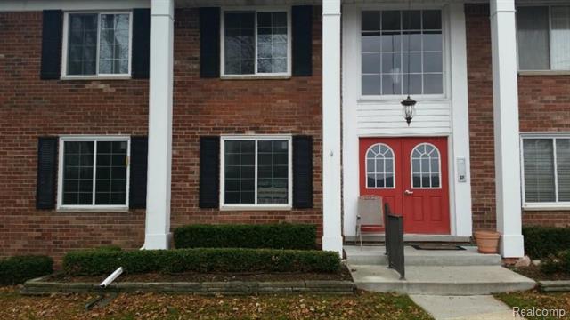 front view picture of 2426 Mulberry Sq, Bloomfield Hills, MI. 48302