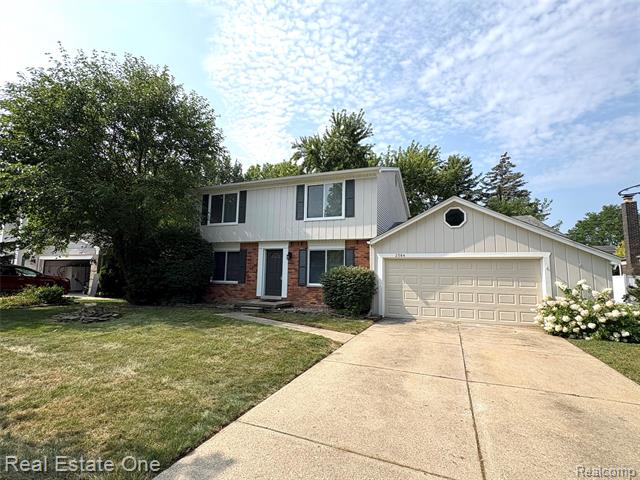 front view picture of 2584 Coral Dr, Troy, MI. 48085