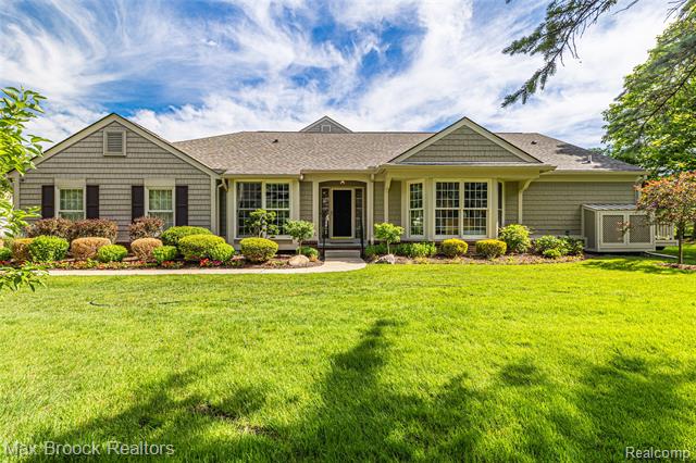 front view picture of 2493 Wildbrook Run, Bloomfield Hills, MI. 48304