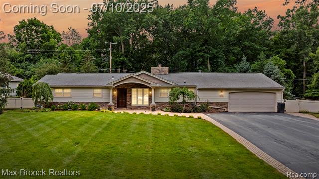 front view picture of 2220 Klingensmith Rd, Bloomfield Hills, MI. 48302