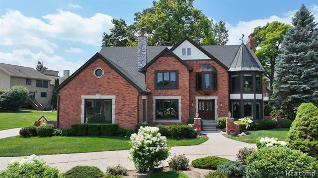 front view picture of 1947 Maplewood Ave, Bloomfield Hills, MI. 48302