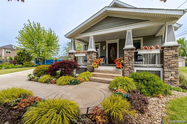 front view picture of 61 Cutting Blvd, Troy, MI. 48085