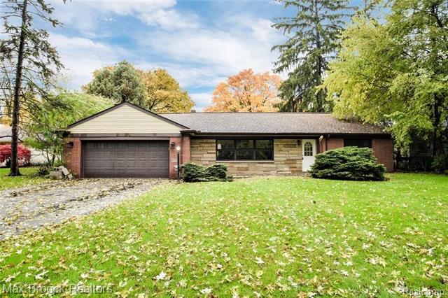 front view picture of 237 Marlborough Dr, Bloomfield Hills, MI. 48302