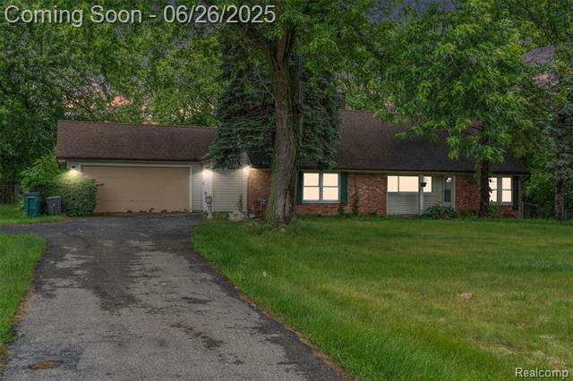 front view picture of 750 W Square Lake Rd, Troy, MI. 48098
