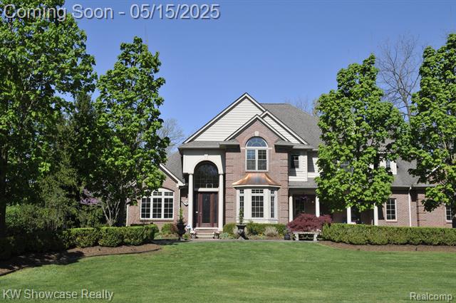 front view picture of 320 N Berkshire Rd, Bloomfield Hills, MI. 48302
