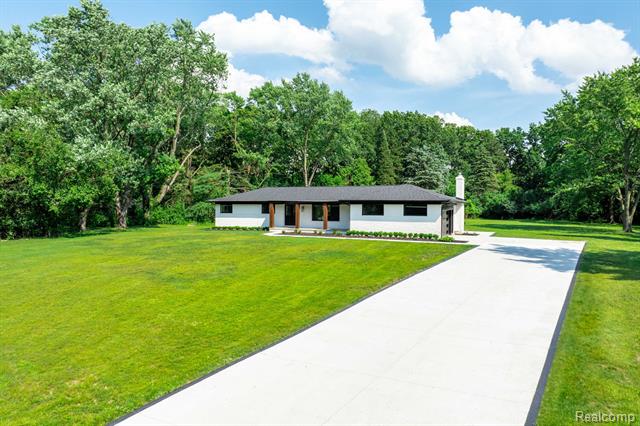 front view picture of 6284 Malvern Dr, Troy, MI. 48098