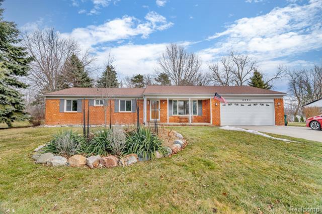 front view picture of 6084 Herbmoor Dr, Troy, MI. 48098