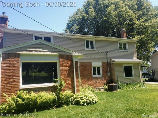 front view picture of 2200 Brenthaven Dr, Bloomfield Hills, MI. 48304