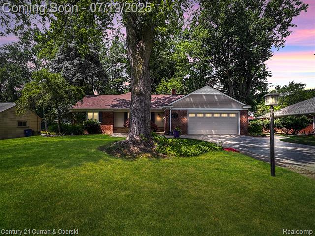 front view picture of 2210 Lancaster Rd, Bloomfield Hills, MI. 48302