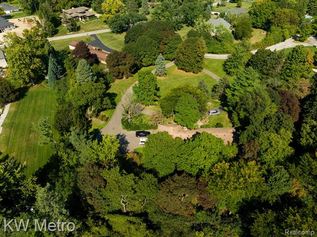 front view picture of 6355 Anslow Dr, Troy, MI. 48098
