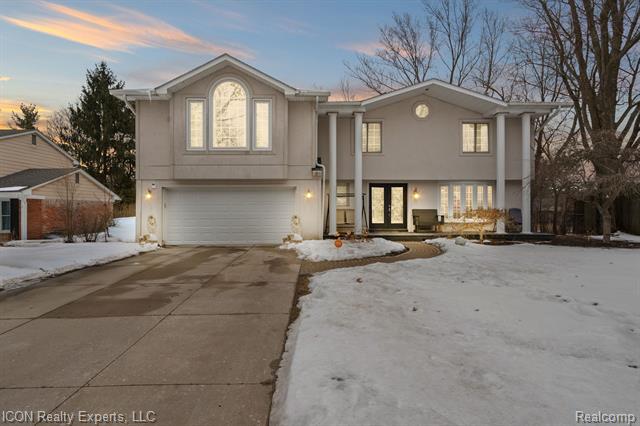 front view picture of 1965 Devonshire Rd, Bloomfield Hills, MI. 48302