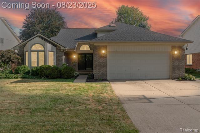 front view picture of 2066 Tuscany Dr, Troy, MI. 48085