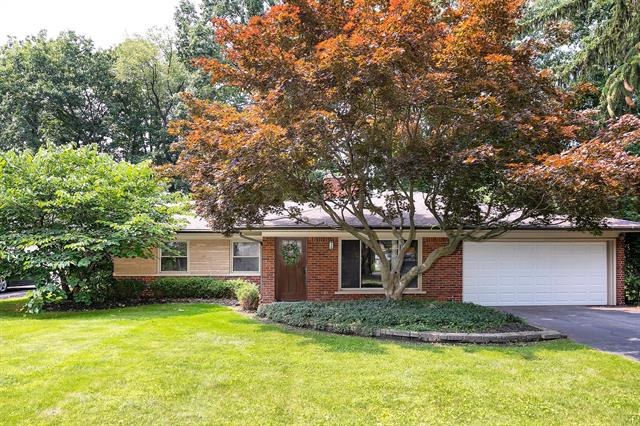 front view picture of 2012 Devonshire Rd, Bloomfield Hills, MI. 48302