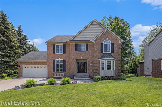 front view picture of 2842 Manorwood Dr, Troy, MI. 48085