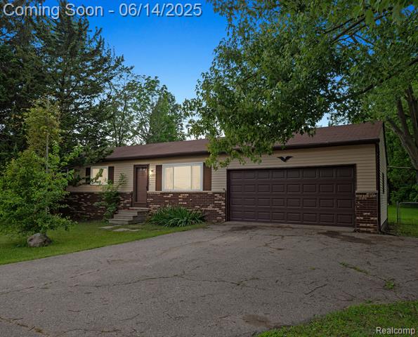 front view picture of 43667 Dequindre Rd, Troy, MI. 48085