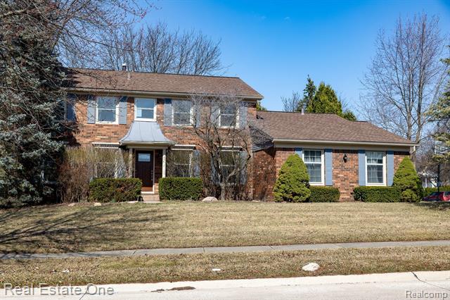 front view picture of 930 Bridge Park Dr, Troy, MI. 48098