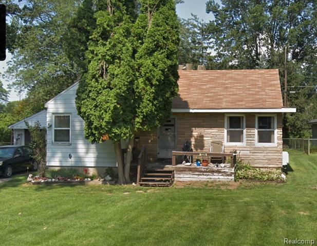 front view picture of 1228 Edison Ave, Bloomfield Hills, MI. 48302