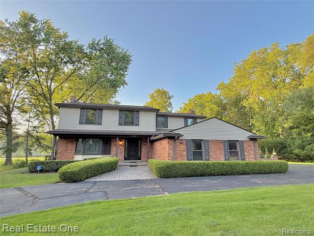 front view picture of 2546 Limerick Ln, Troy, MI. 48098